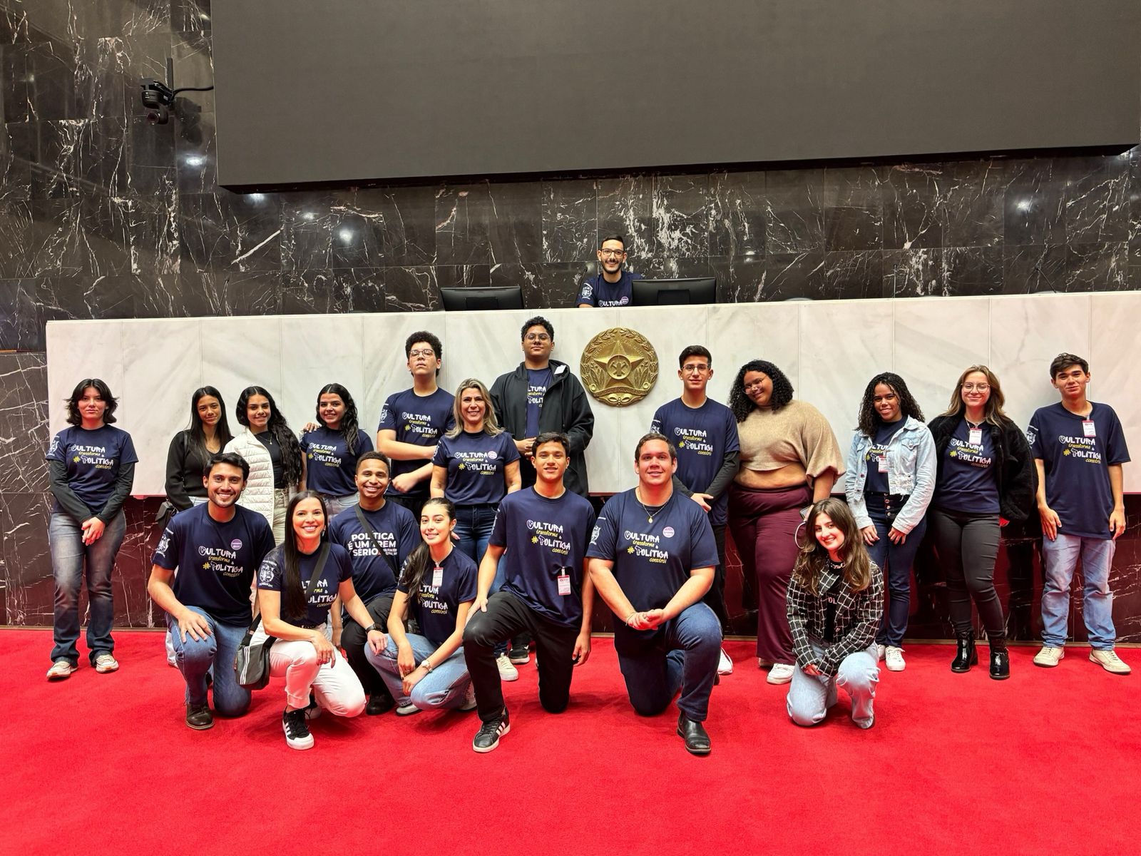 Alunos do Parlamento Jovem de Alpinópolis visitam ALMG 