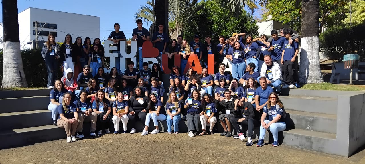 Alunos do Parlamento Jovem participam de plenária microrregional em Juruaia