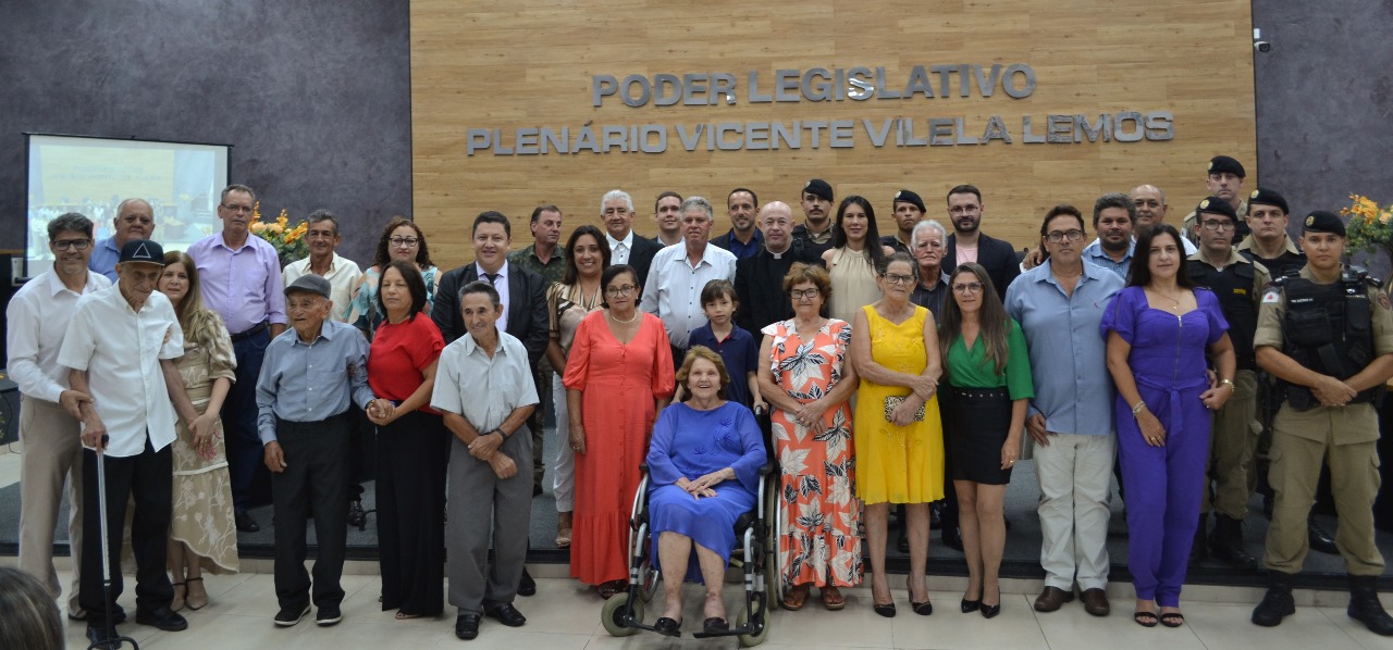 Câmara de Alpinópolis realiza cerimonial com a entrega de Moções de Aplausos e Título de Cidadão Honorário