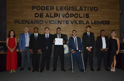 Câmara Municipal realiza cerimônia de entrega de Moções de Aplauso e Títulos de Cidadão Alpinopolense 2025