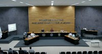 Câmara Municipal de Alpinópolis realiza reuniões extraordinárias durante recesso parlamentar.