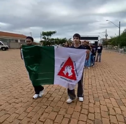 Servidores e vereadores da Câmara Municipal de Alpinópolis acompanham alunos do Parlamento Jovem no 3º Festival da Cidadania em São Sebastião do Paraíso
