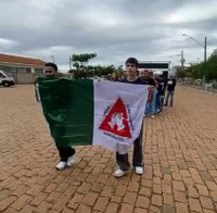 Servidores e vereadores da Câmara Municipal de Alpinópolis acompanham alunos do Parlamento Jovem no 3º Festival da Cidadania em São Sebastião do Paraíso